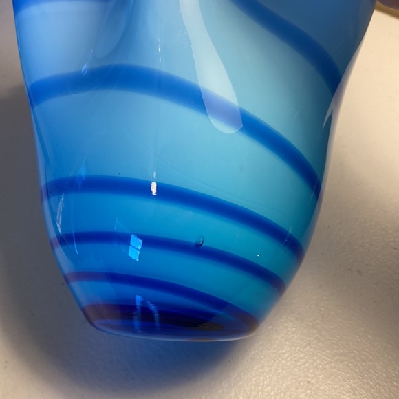 Hand Blown Handkerchief Vase - Picture 4 of 6
